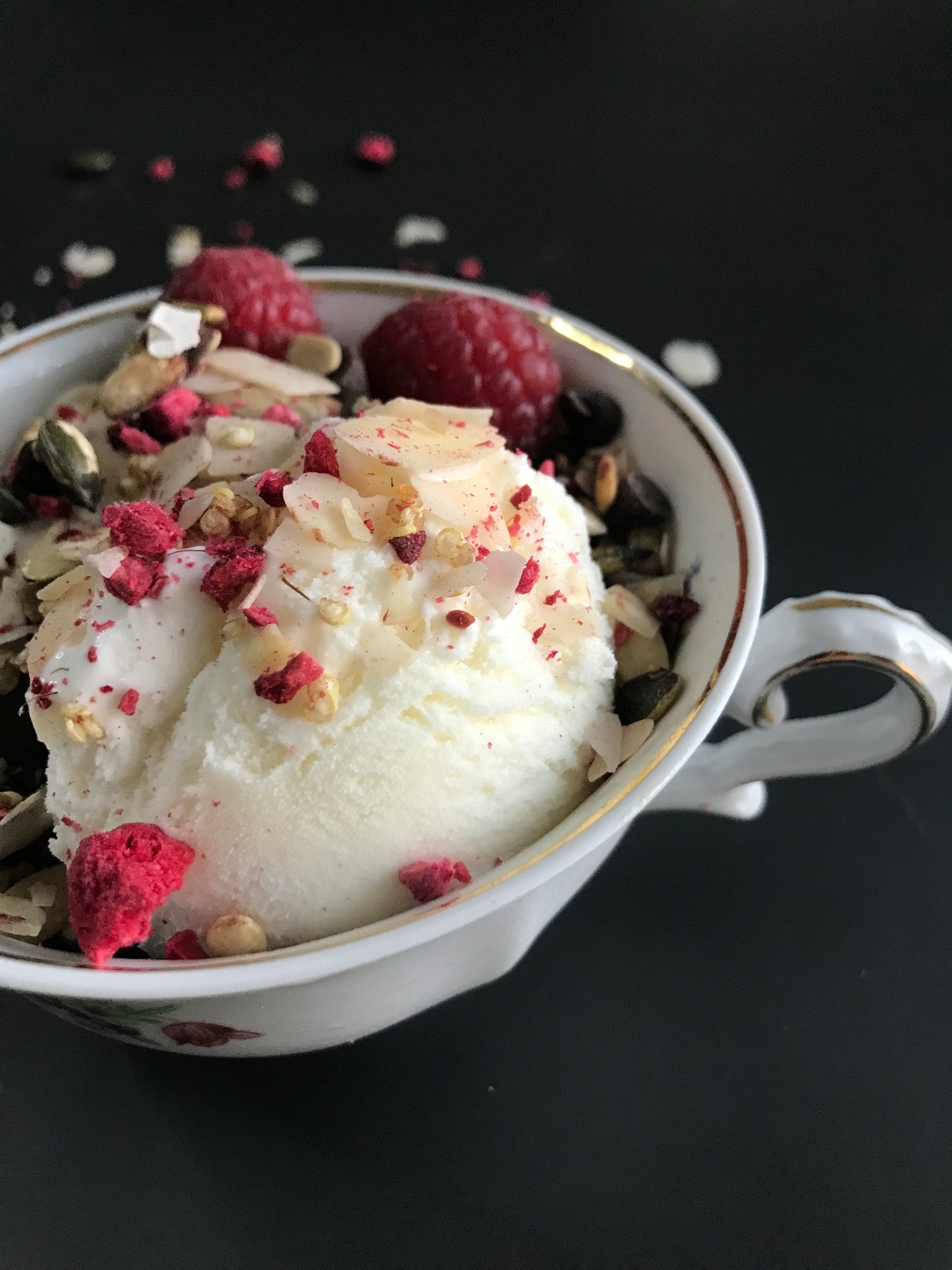Roze Quinoa Granola met framboos ZONDER chocolade - 500 gr